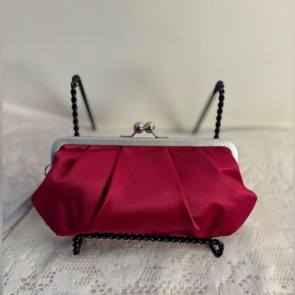 Coach Vibrant Magenta Satin & Silver Frame Kiss-lock Coin Wristlet - Picture 2 of 10